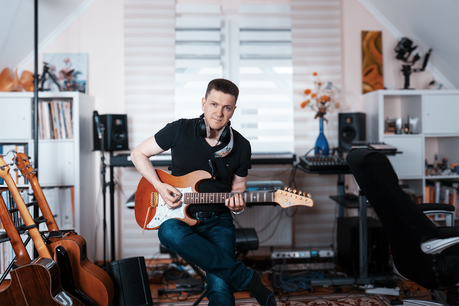 Viktor spielt Gitarre